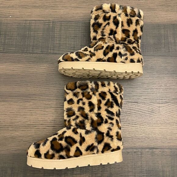 Bamboo Leopard Faux Fur Mid Calf Boots - Picture 2 of 5